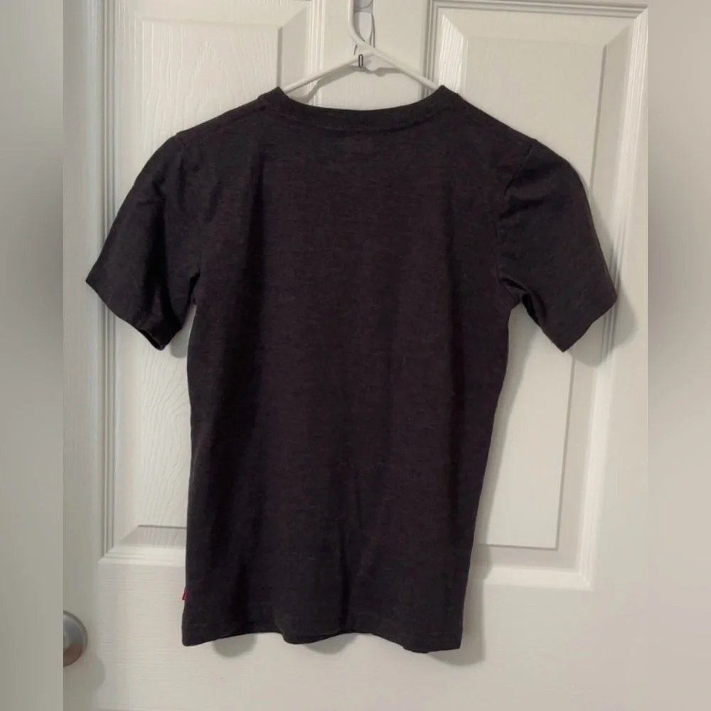 Levi's Kids Charcoal Tee with Red Graphic